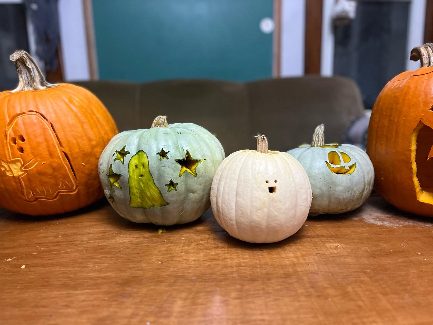 Sunday, October 19th 2-5pm: Pumpkin Carving/Decorating!